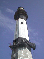 Tybee lighthouse new paint job2 Jan 22 99.JPG (14622 bytes)
