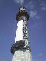 Tybee lighthouse new paint job Jan 22 99.JPG (15627 bytes)