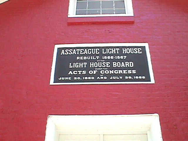Assateague Lighthouse sign on building.JPG (155909 bytes)
