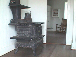 Hooper Strait stove inside lighthouse.jpg (53002 bytes)